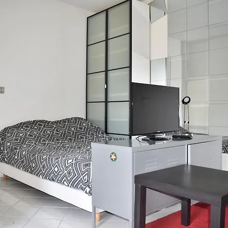 Apartment Studio With Incredible View Of The Eiffel Tower *