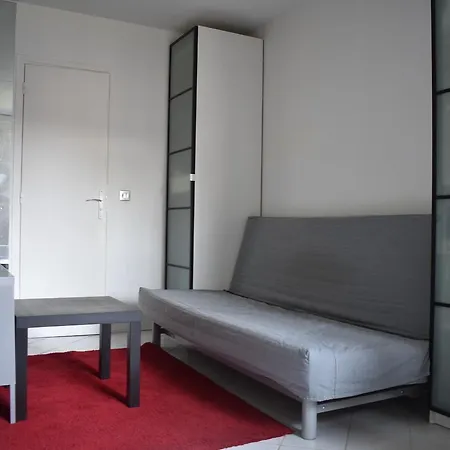 Apartment Studio With Incredible View Of The Eiffel Tower